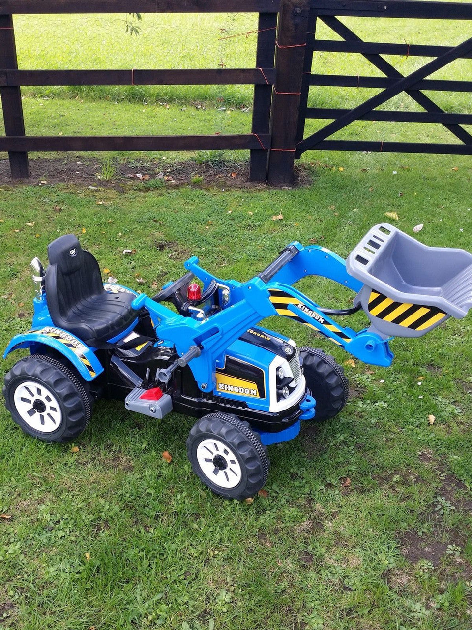 Kingdom Electric Tractor with Loader - My Outdoor Playground